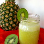 Pineapple Kiwi Smoothie & Smoothie Roundup